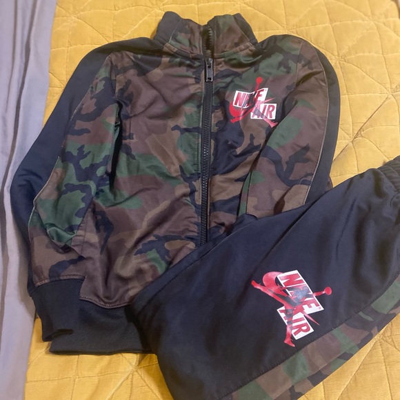 Nike Jordan Camo Sweatsuit - Picture 2 of 3